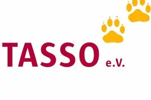 Tasso ist eine kostenlose Organisation, die Tierdaten und deren Halter speichert und bei Verlust des Tieres, Tier und Halter wieder zusammen führt. Dazu muss das Tier egal ob Hund oder Katze mit einem Mikrochip versehen sein. Dieser Chip wird mit einer Spritze unter die Haut meist an der linken Halsseite
